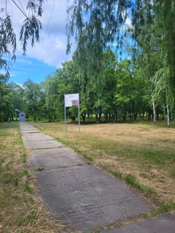 Сотрудники МБУ Центр "Благоустройство" провели плановые работы по содержанию общественных пространств и улично-дорожной сети Старобельского муниципального округа