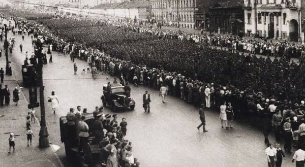 17 июля. 1945. Потсдамская (Берлинская) конференция глав правительств главных держав-победительниц во Второй мировой войне – Сталин, Черчилль и Трумэн 17 июля. 1945. Потсдамская (Берлинская) конференция глав правительств главных держав-победительниц во Второй мировой войне – Сталин, Черчилль и Трумэн