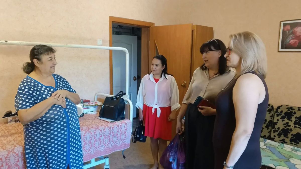 В Михайловке оказали поддержку нуждающейся жительнице В Михайловке оказали поддержку нуждающейся жительнице