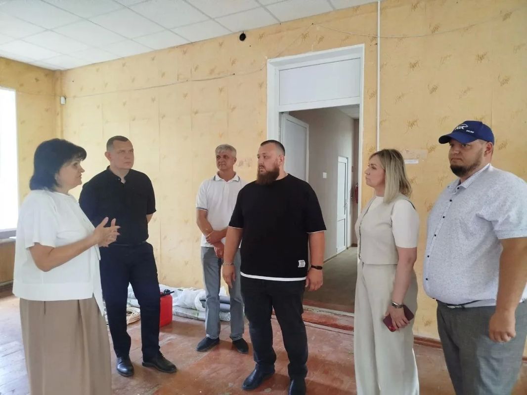 В Брянке по нацпроекту «Семья» и Народной программе обновляют детскую школу искусств №1 В Брянке по нацпроекту «Семья» и Народной программе обновляют детскую школу искусств №1