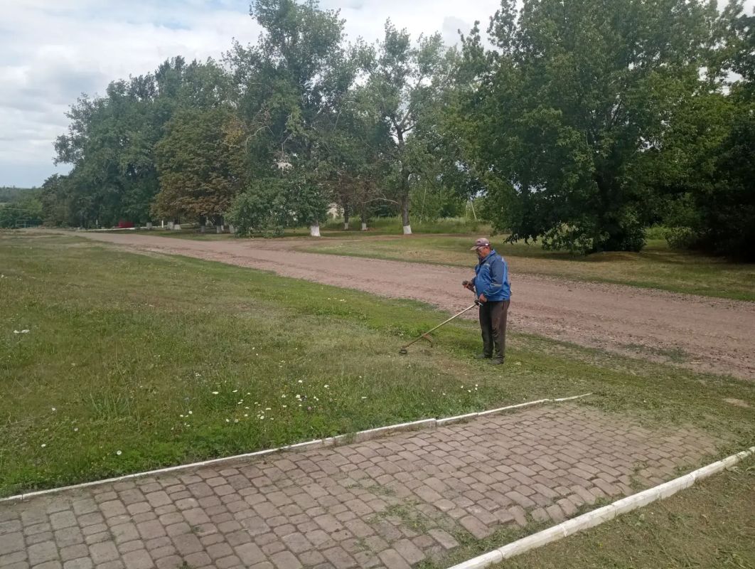 Наводим порядок вместе: в Белокуракинском округе продолжаются работы по благоустройству Наводим порядок вместе: в Белокуракинском округе продолжаются работы по благоустройству