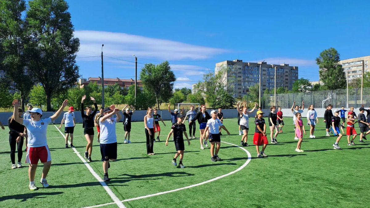 На ФОКОТ прошла городская зарядка, приуроченная ко Дню металлурга На ФОКОТ прошла городская зарядка, приуроченная ко Дню металлурга