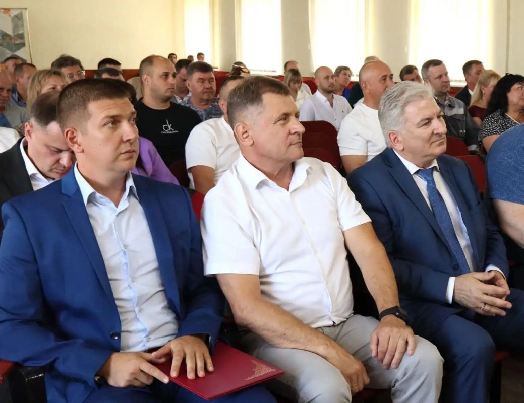 Роман Лысенко: Алчевск празднует День металлурга: чествование героев труда и взгляд в будущее Роман Лысенко: Алчевск празднует День металлурга: чествование героев труда и взгляд в будущее