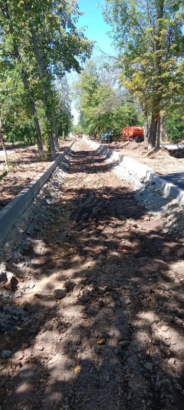 Продолжаем комплексное благоустройство Краснодонского парка имени «Молодой гвардии» — одного из самых значимых общественных пространств нашего муниципального округа Продолжаем комплексное благоустройство Краснодонского парка имени «Молодой гвардии» — одного из самых значимых общественных пространств нашего муниципального округа