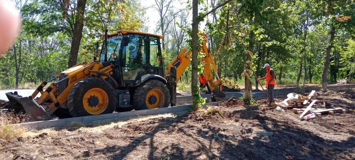 Продолжаем комплексное благоустройство Краснодонского парка имени «Молодой гвардии» — одного из самых значимых общественных пространств нашего муниципального округа Продолжаем комплексное благоустройство Краснодонского парка имени «Молодой гвардии» — одного из самых значимых общественных пространств нашего муниципального округа
