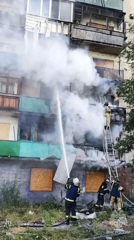 При пожаре в Первомайском округе ЛНР эвакуированы два человека