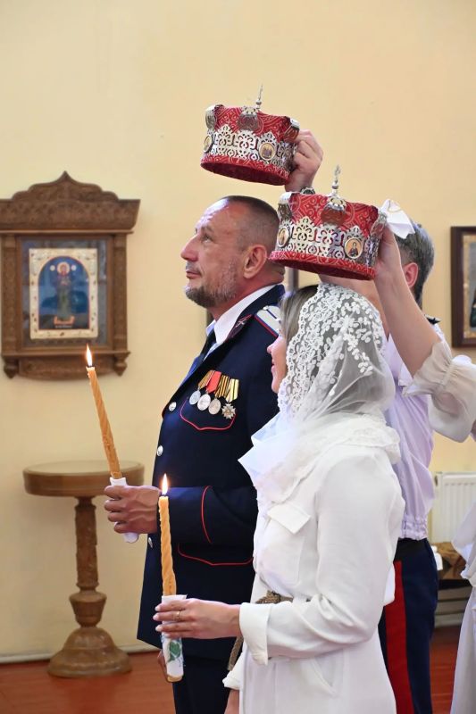 Любовь, благословлённая небом: в Брянке казаки освятили семейный союз Любовь, благословлённая небом: в Брянке казаки освятили семейный союз
