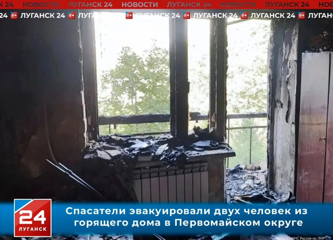 Спасатели эвакуировали двух человек из горящего дома в Первомайском округе
