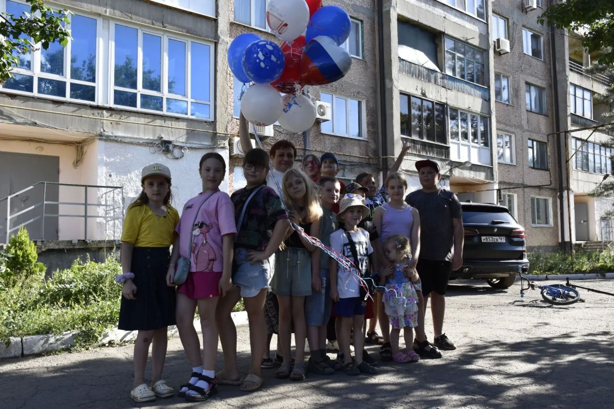В Красном Луче прошел «Праздник двора» в рамках партийного проекта «Школа ЖКХ» ВПП «Единая Россия» В Красном Луче прошел «Праздник двора» в рамках партийного проекта «Школа ЖКХ» ВПП «Единая Россия»