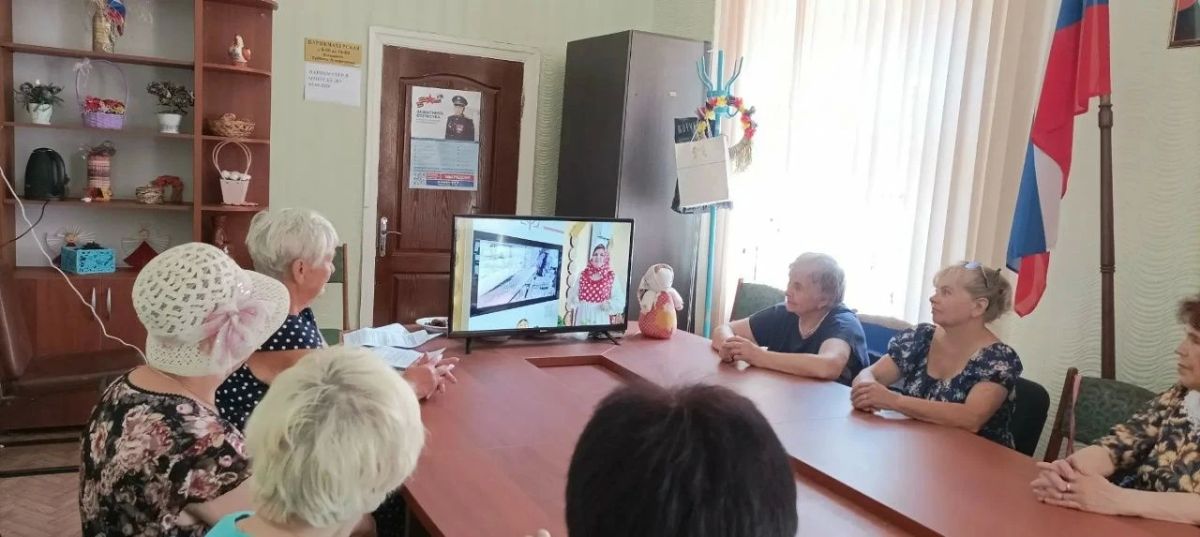 В рамках Единого Дня Фольклора, в «Университете третьего возраста» прошло увлекательное мероприятие «Матрешка - душа России»