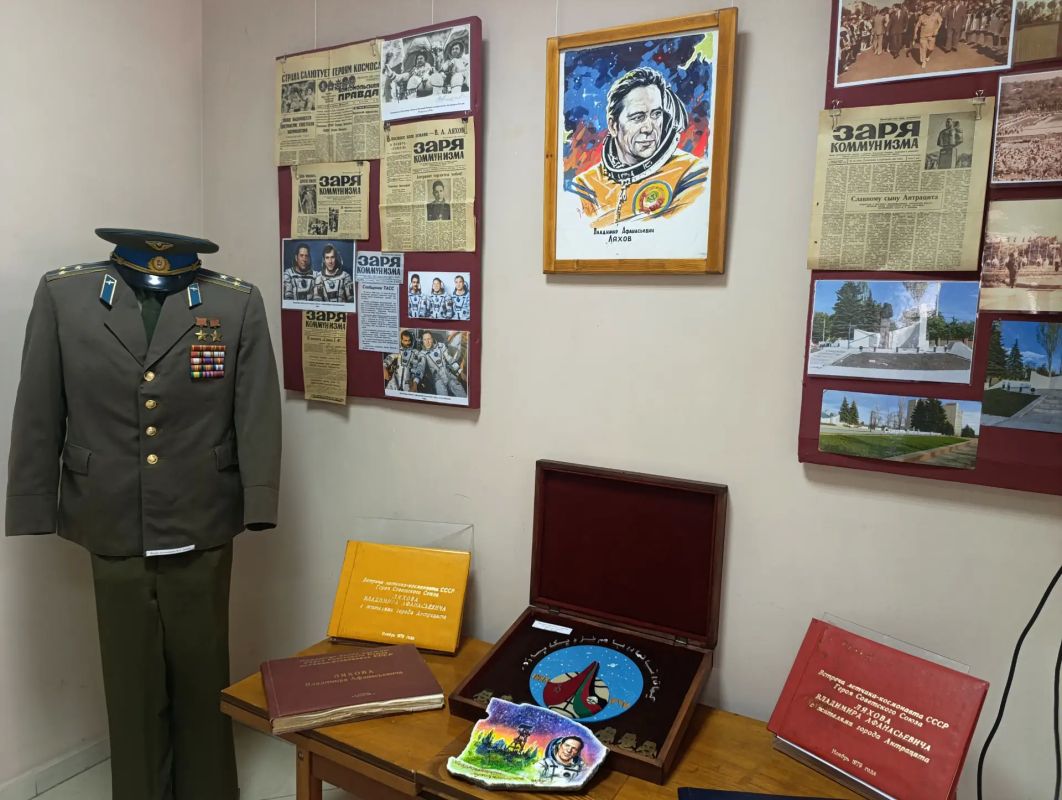 Звезды стали ближе: в Антрацитовском музее почтили память легендарного космонавта Владимира Ляхова Звезды стали ближе: в Антрацитовском музее почтили память легендарного космонавта Владимира Ляхова