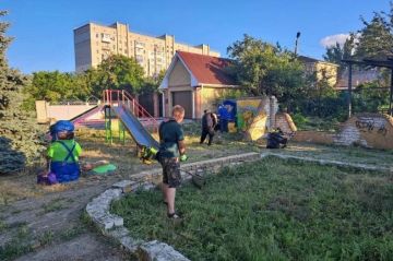 Жители Свердловска приняли участие в акции «Яркое детство»