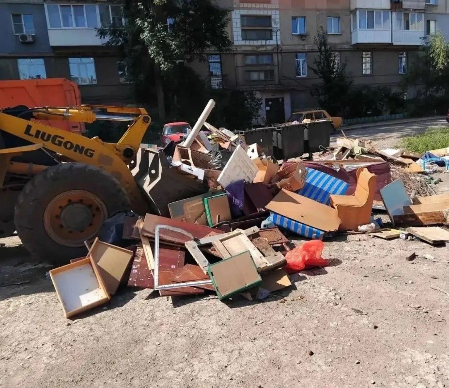 Коммунальными службами проведены работы на территории города Коммунальными службами проведены работы на территории города