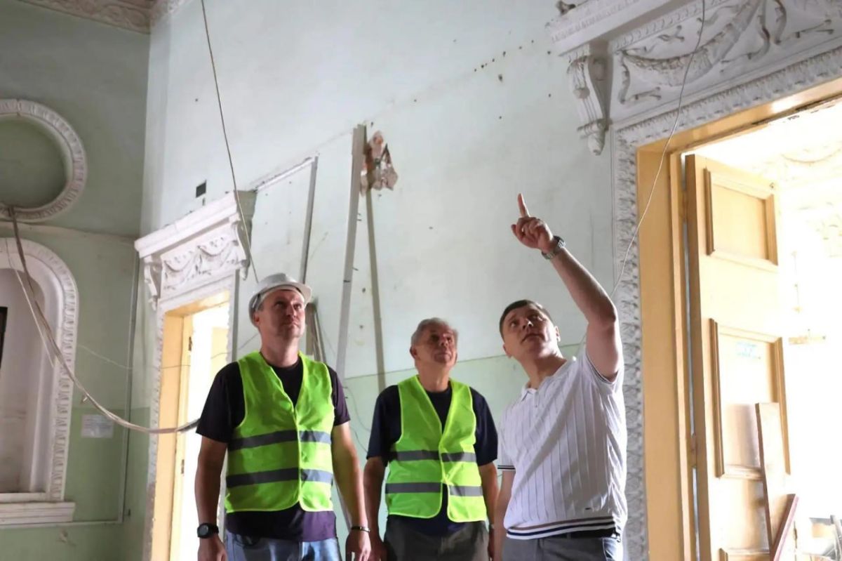 В Лутугино продолжается ремонт учреждений культуры В Лутугино продолжается ремонт учреждений культуры