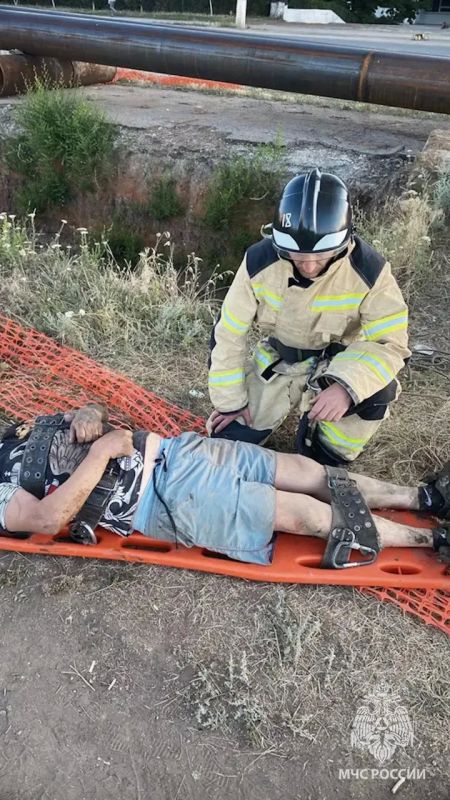 В Алчевске сотрудники МЧС России оказали помощь 51летнему мужчине В Алчевске сотрудники МЧС России оказали помощь 51летнему мужчине