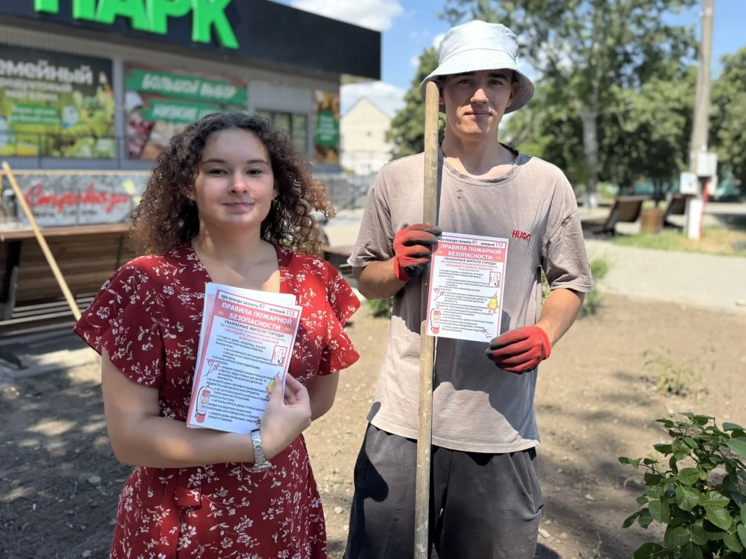 20 июля специалисты Новоайдарского районного дома культуры организовали информационно-просветительскую акцию «Правила пожарной безопасности», направленную на повышение уровня осведомлённости населения о мерах предупреждения... 20 июля специалисты Новоайдарского районного дома культуры организовали информационно-просветительскую акцию «Правила пожарной безопасности», направленную на повышение уровня осведомлённости населения о мерах предупреждения...