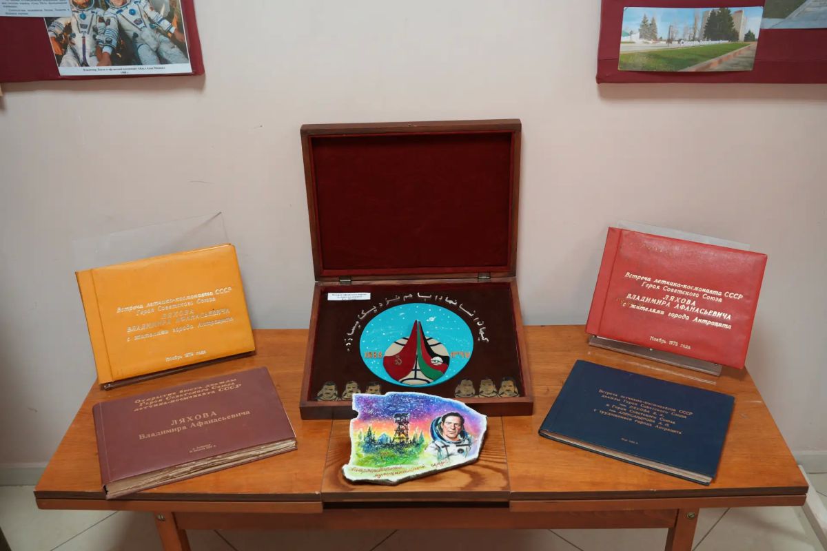 Антрацитовцы почтили память Владимира Ляхова Антрацитовцы почтили память Владимира Ляхова
