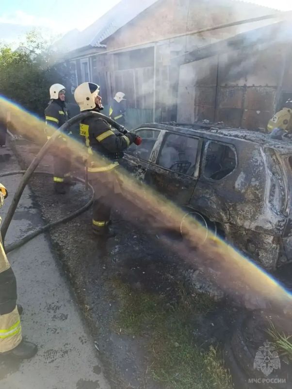 В Луганске загоревшийся легковой автомобиль едва не стал причиной крупного пожара В Луганске загоревшийся легковой автомобиль едва не стал причиной крупного пожара