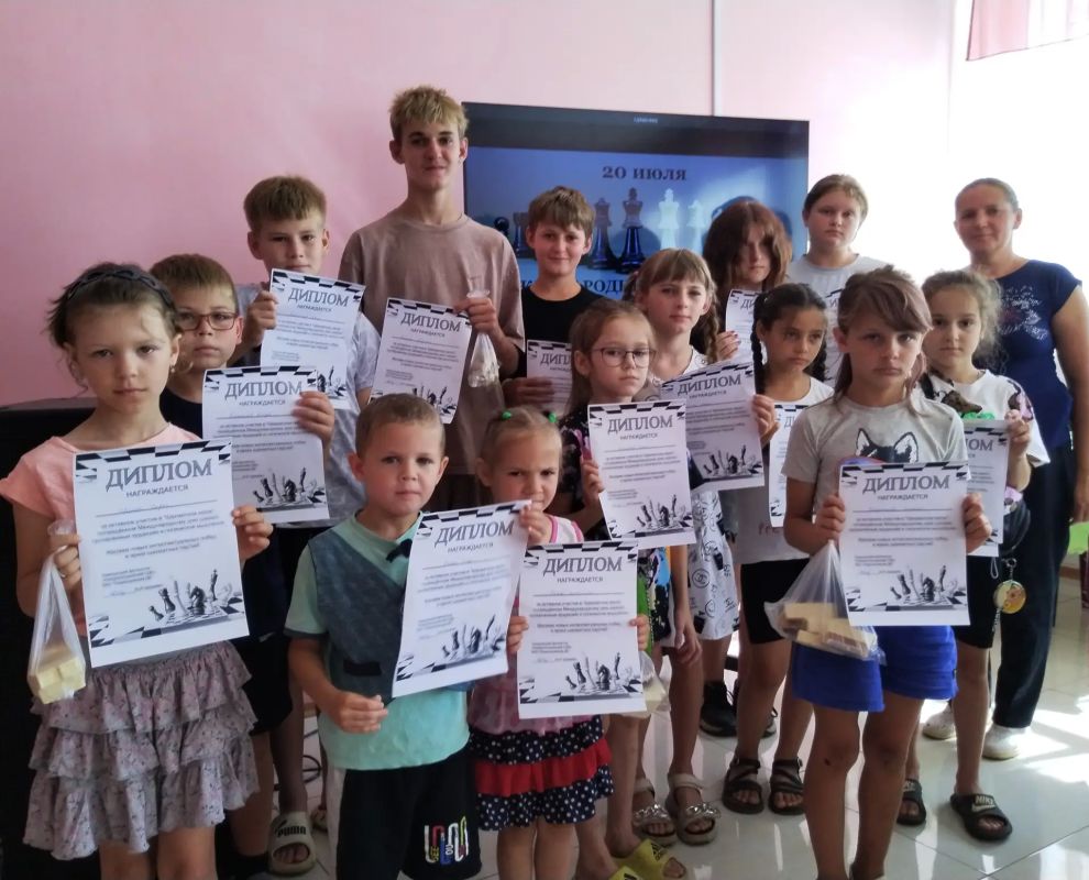 20 июля, в Международный день шахмат, в Новороссошанском СДК для детей состоялся увлекательный Шахматный квиз — праздник логики, внимания и хорошего настроения! 20 июля, в Международный день шахмат, в Новороссошанском СДК для детей состоялся увлекательный Шахматный квиз — праздник логики, внимания и хорошего настроения!