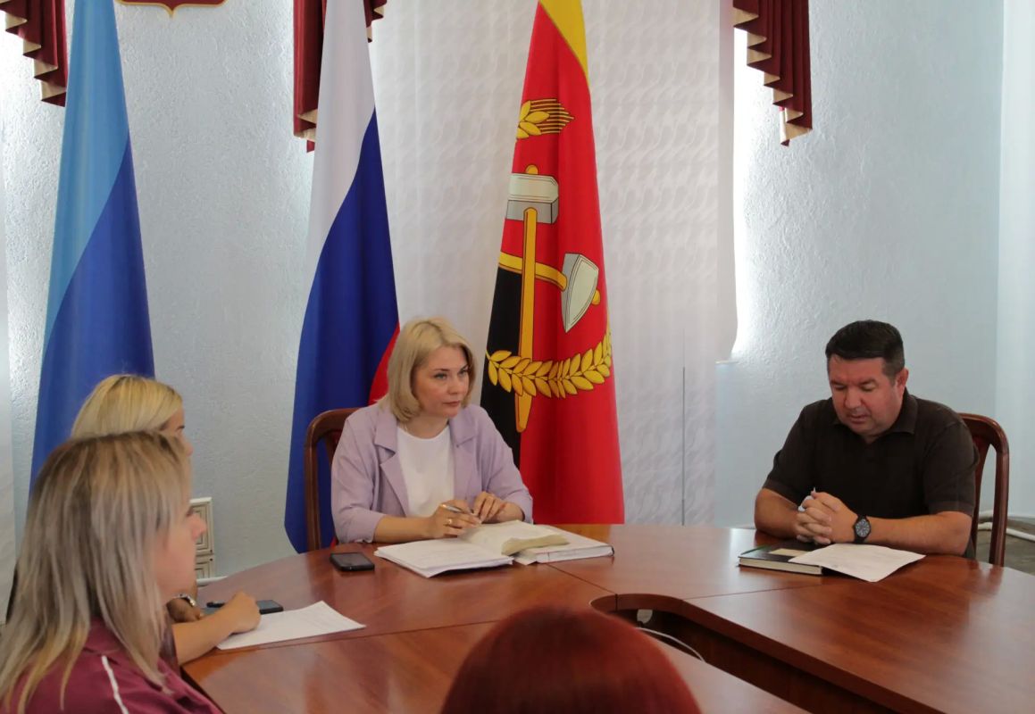 Сегодня состоялось расширенное аппаратное совещание под руководством временно исполняющего полномочия Главы Краснодонского муниципального округа Анны Гончаровой Сегодня состоялось расширенное аппаратное совещание под руководством временно исполняющего полномочия Главы Краснодонского муниципального округа Анны Гончаровой
