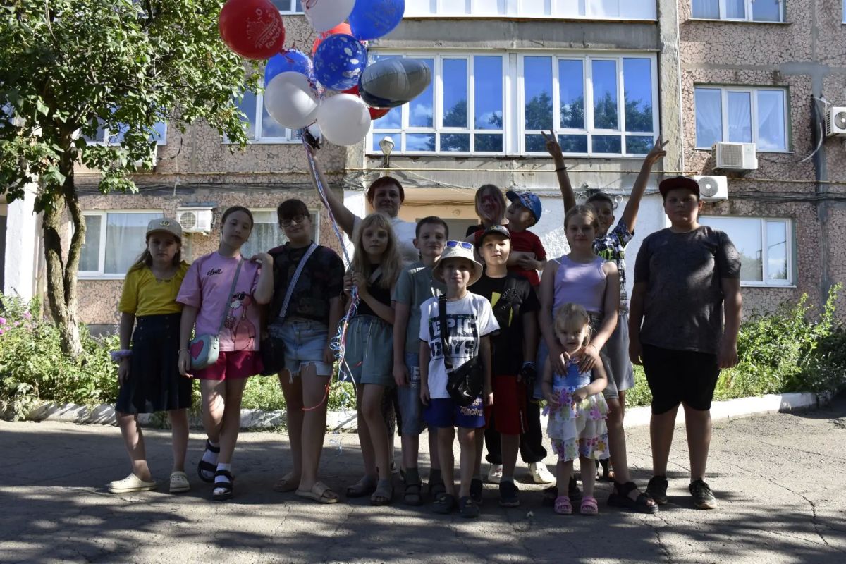 В Красном Луче прошел «Праздник двора» в рамках партийного проекта «Школа ЖКХ» ВПП «Единая Россия» В Красном Луче прошел «Праздник двора» в рамках партийного проекта «Школа ЖКХ» ВПП «Единая Россия»