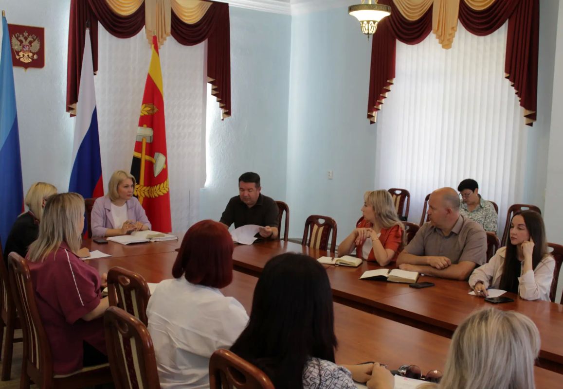 Сегодня состоялось расширенное аппаратное совещание под руководством временно исполняющего полномочия Главы Краснодонского муниципального округа Анны Гончаровой Сегодня состоялось расширенное аппаратное совещание под руководством временно исполняющего полномочия Главы Краснодонского муниципального округа Анны Гончаровой