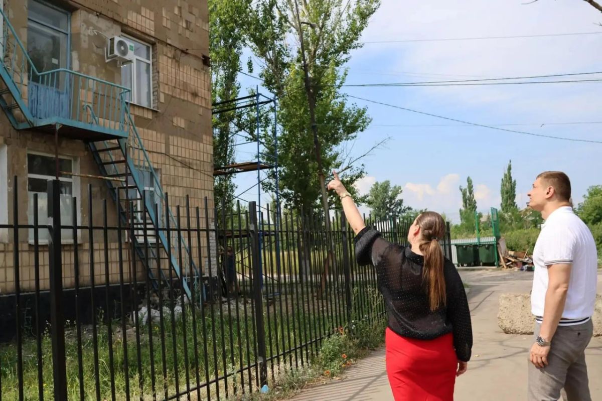 В Лутугино продолжается ремонт учреждений культуры В Лутугино продолжается ремонт учреждений культуры