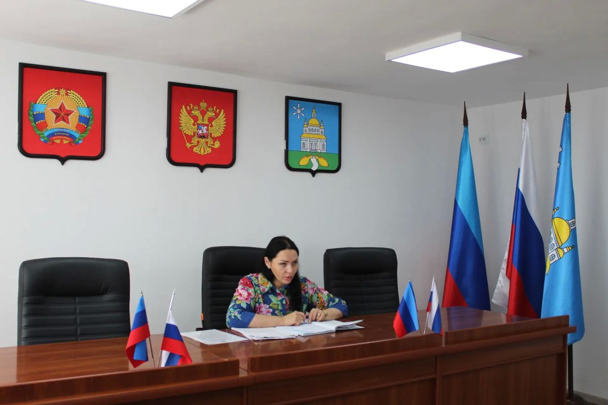 Сегодня, провела плановое аппаратное совещание с руководителями управлений и отделов администрации Новопсковского муниципального округа