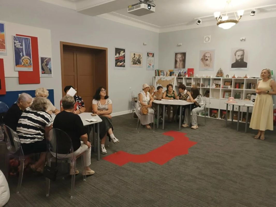 В Лутугинском районном доме культуры состоялся вечер тёплых воспоминаний «Назад в СССР» В Лутугинском районном доме культуры состоялся вечер тёплых воспоминаний «Назад в СССР»