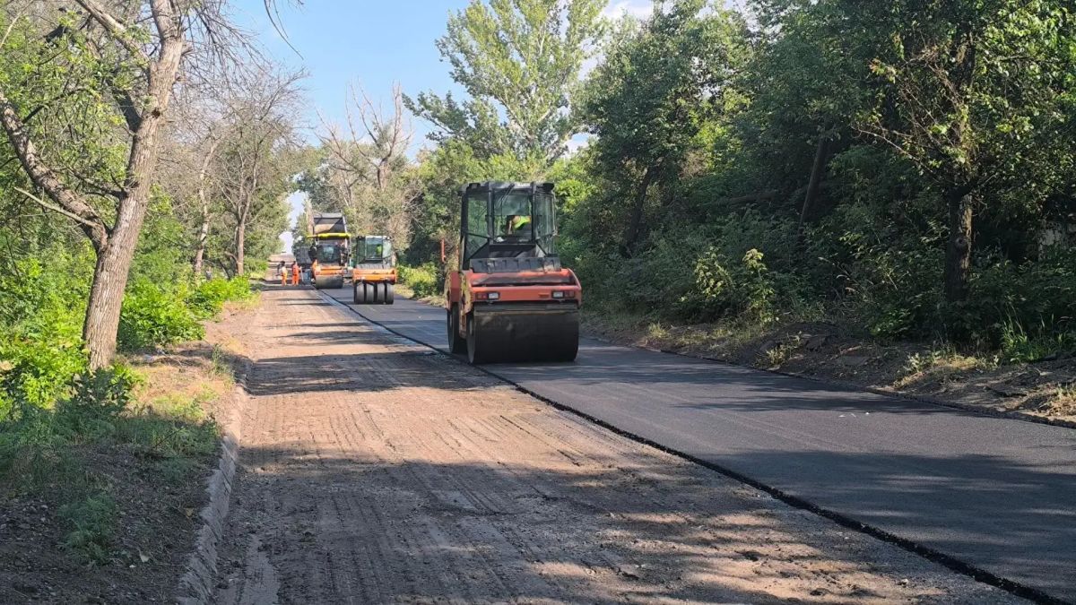 В Кировске продолжается ремонт автодорог, за счет средств муниципального бюджета В Кировске продолжается ремонт автодорог, за счет средств муниципального бюджета