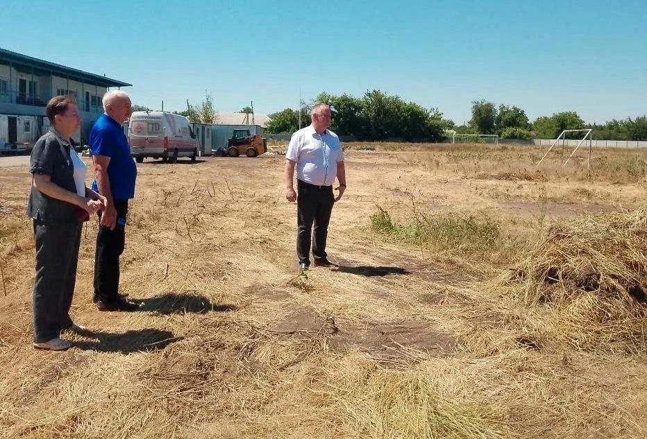 Муниципальные депутаты Новоайдарского округа проверили ход строительства ФОКОТа на стадионе ДЮСШ Муниципальные депутаты Новоайдарского округа проверили ход строительства ФОКОТа на стадионе ДЮСШ