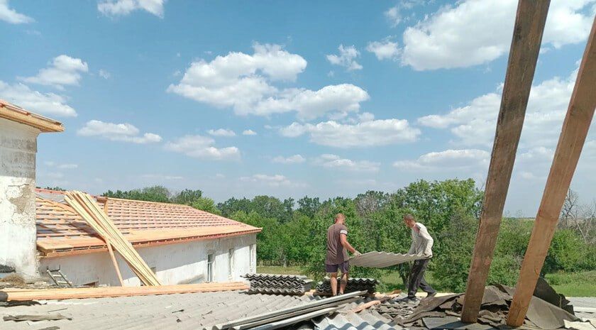 Шеф-регион Республика Коми помогает отремонтировать гимназию имени Юрия Стеценко в поселке Ясеновский под Ровеньками
