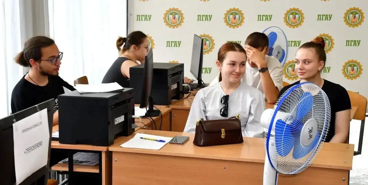 В вузы и колледжи ЛНР подано более 55 тысяч заявлений