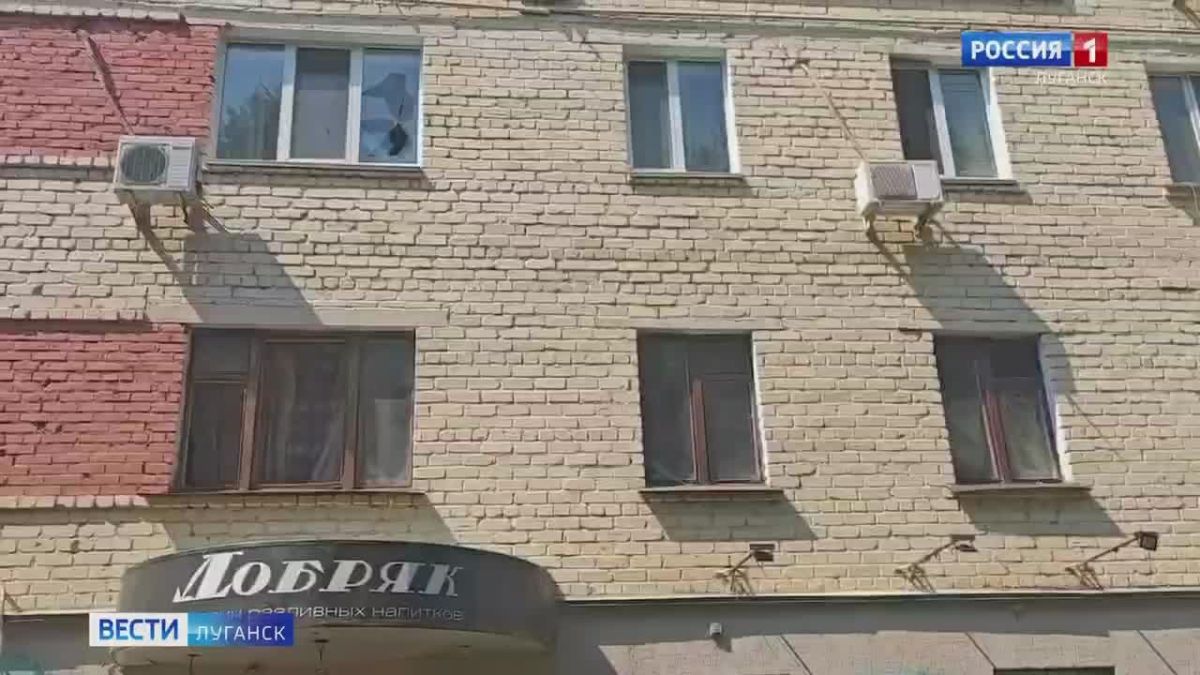 На востоке Луганска после удара ВСУ дрон сдетонировал в деревьях