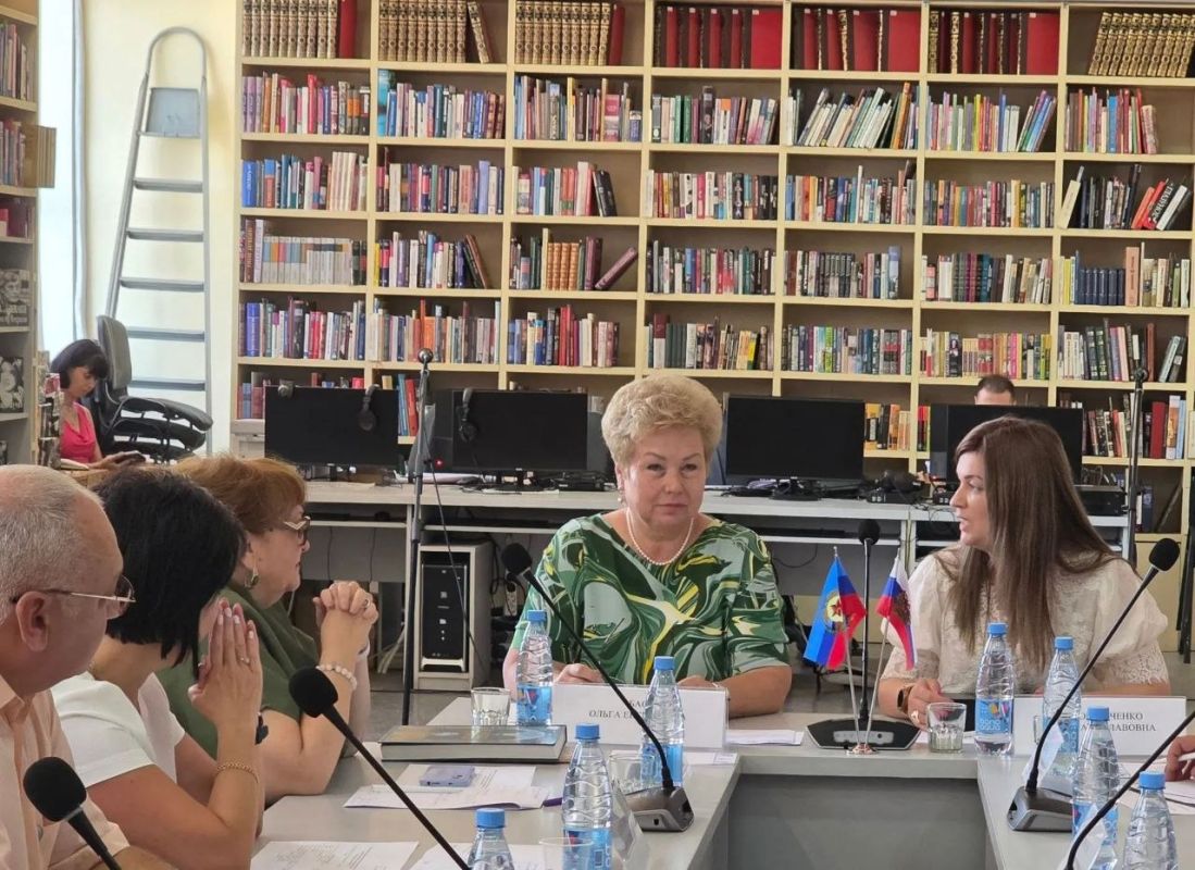 Ольга Бас: Сегодня я приняла участие в расширенном заседании комиссий, посвящённом вопросам духовно-нравственного воспитания и научно-методического обеспечения государственной политики по сохранению традиционных российских...
