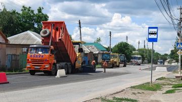 Луганские дорожники выполнили текущий ремонт асфальтового покрытия по улице Артема