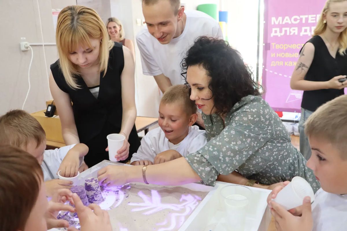 В Стаханове завершился цикл творческих мастер-классов для особенных детей В Стаханове завершился цикл творческих мастер-классов для особенных детей