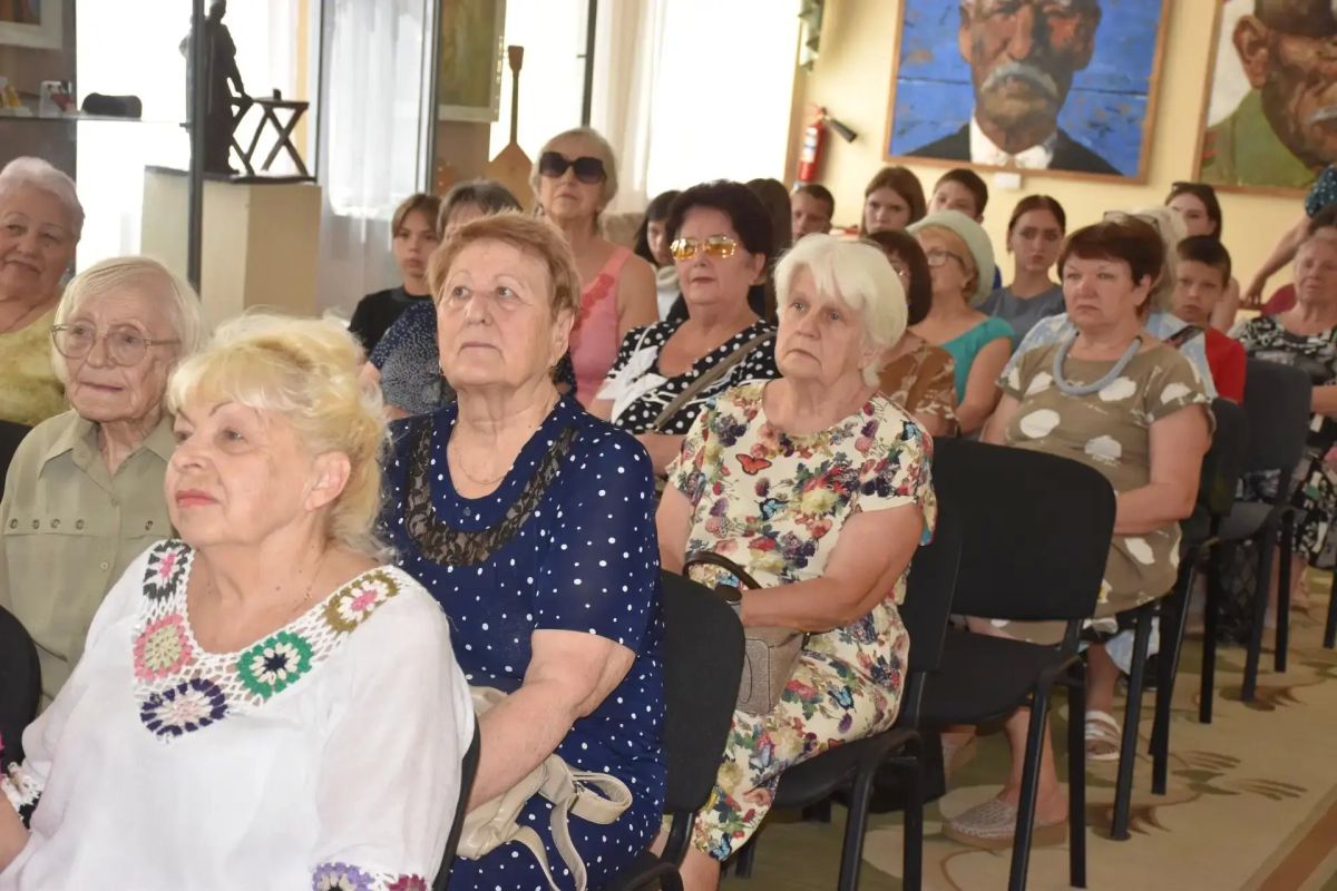 «О Родине»: передвижная выставка молодых художников России в музее Стаханова завершилась интерактивной экскурсией «О Родине»: передвижная выставка молодых художников России в музее Стаханова завершилась интерактивной экскурсией