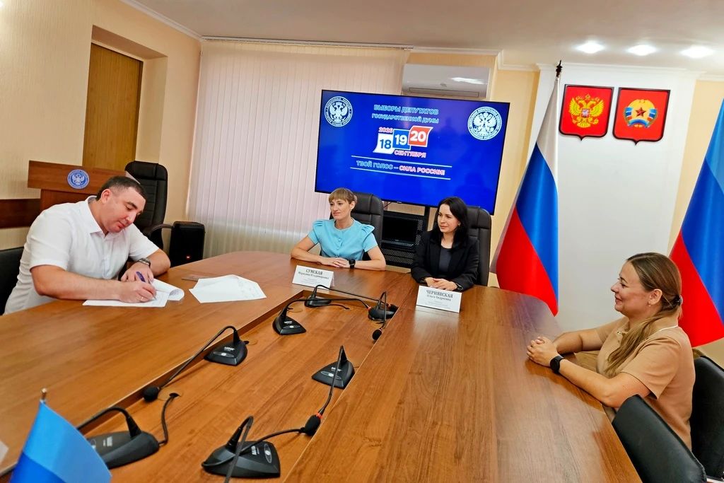 Кандидат от КПРФ Виталий Нарижный подал документы на регистрацию по Алчевскому округу