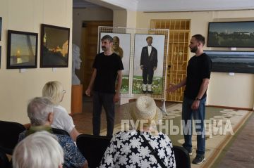 Известные художники провели экскурсию в стахановском музее