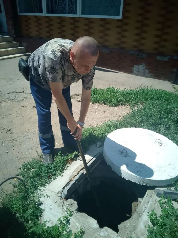 В Красном Луче продолжаются ежедневные работы по благоустройству и содержанию городских сетей В Красном Луче продолжаются ежедневные работы по благоустройству и содержанию городских сетей