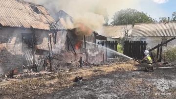 СПАСАТЕЛИ МЧС РОССИИ ЛИКВИДИРОВАЛИ КРУПНОЕ ВОЗГОРАНИЕ ЧАСТНОГО ДОМА В СВЕРДЛОВСКОМ ОКРУГЕ