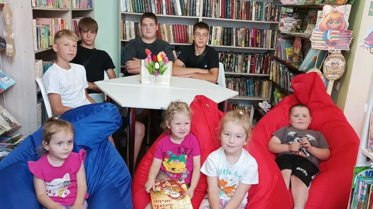 В библиотеке поселка Белореченский прошел час развлечений «Одари себя друзьями», посвященный Международному дню друзей В библиотеке поселка Белореченский прошел час развлечений «Одари себя друзьями», посвященный Международному дню друзей