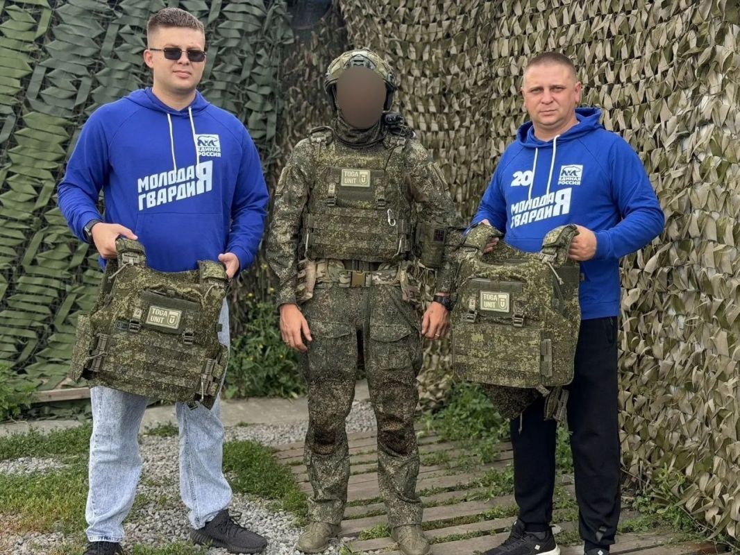 Активисты «Молодой Гвардии Единой России» передали очередную партию бронежилетов военнослужащим, выполняющим боевые задачи на линии боевого соприкосновения Активисты «Молодой Гвардии Единой России» передали очередную партию бронежилетов военнослужащим, выполняющим боевые задачи на линии боевого соприкосновения
