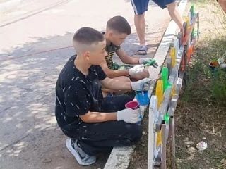 Новыми красками заиграла еще одна детская площадка Луганска Новыми красками заиграла еще одна детская площадка Луганска