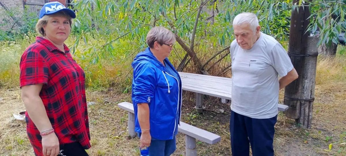 Сотрудники филиала "Клуб им. Кирова", активисты Брянковского местного отделения партии "Единая Россия" оказали помощь ветерану ВОв Ризун Роману Николаевичу в доставке питьевой воды