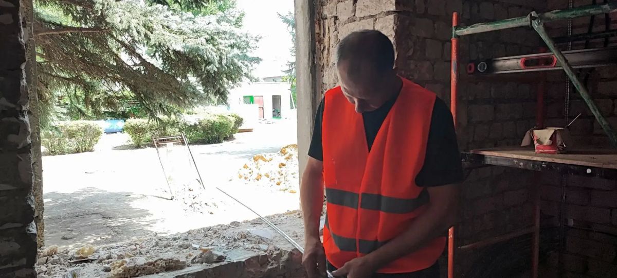 Народная программа в действии: в Антраците продолжается ремонт детского сада №13 «Барвинок» Народная программа в действии: в Антраците продолжается ремонт детского сада №13 «Барвинок»