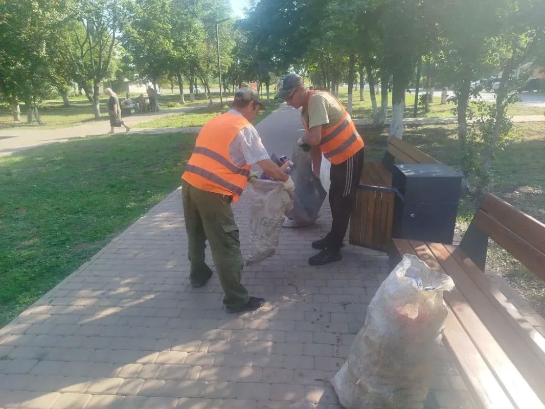 Благоустройство общественных территорий продолжается Благоустройство общественных территорий продолжается