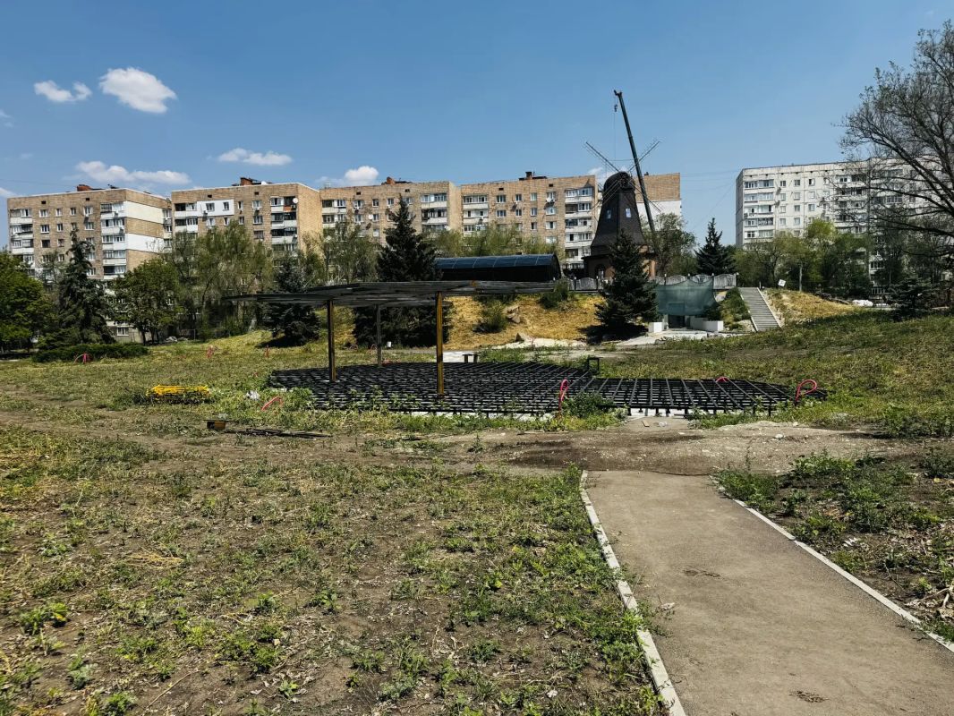 В Луганске по народной программе обновляют парк «Дружба» В Луганске по народной программе обновляют парк «Дружба»