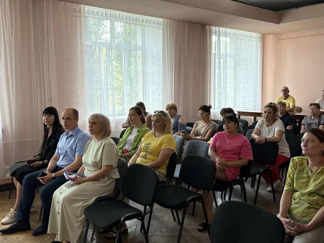 Красный Луч с рабочим визитом посетил депутат Народного Совета ЛНР Иван Санаев Красный Луч с рабочим визитом посетил депутат Народного Совета ЛНР Иван Санаев